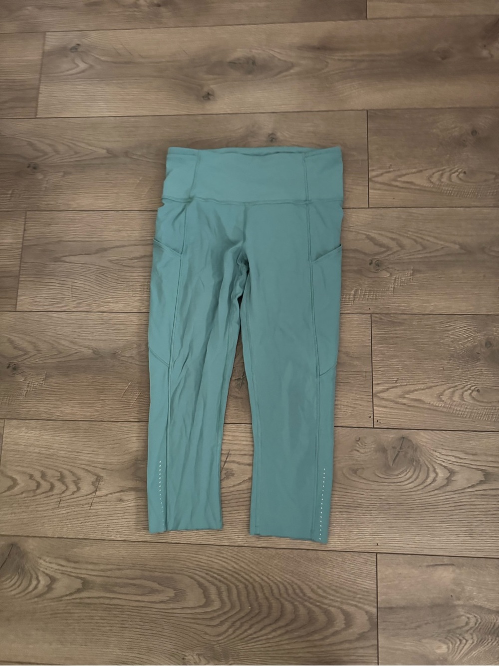 Lululemon Speed Up Women’s Performance Capri Leggings Teal Size 6 Inseam 19”